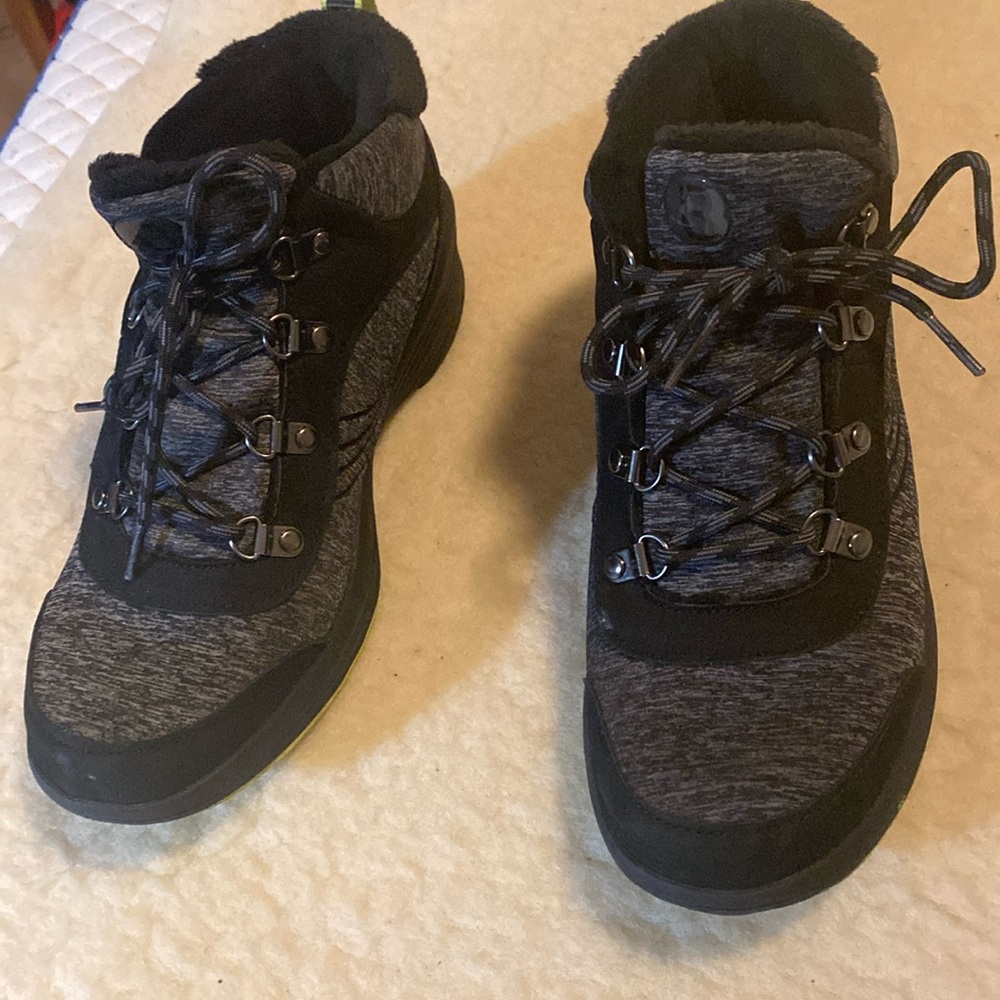 Bzees cushioned hiking boots size 8